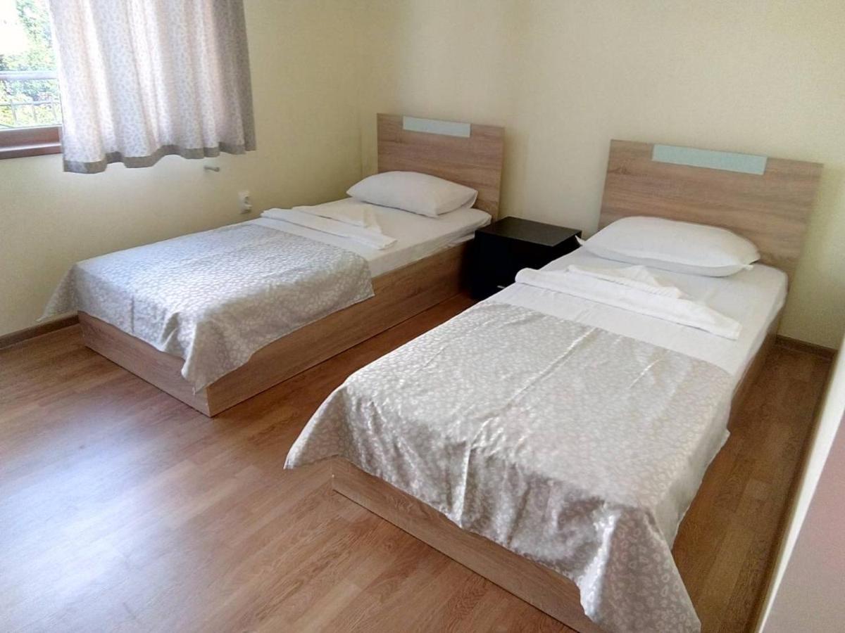 Alfa Guest Rooms With Parking Varna Buitenkant foto
