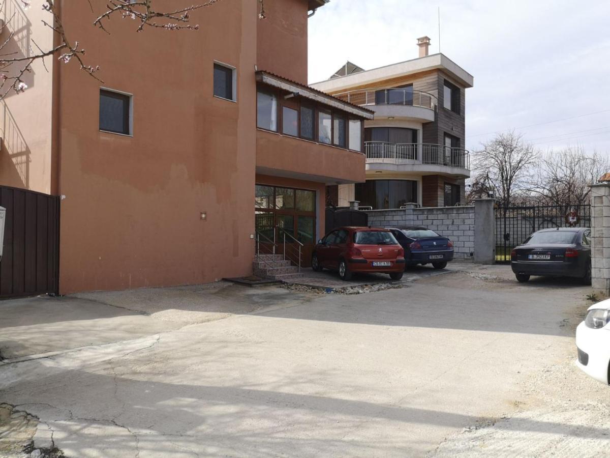 Alfa Guest Rooms With Parking Varna Buitenkant foto