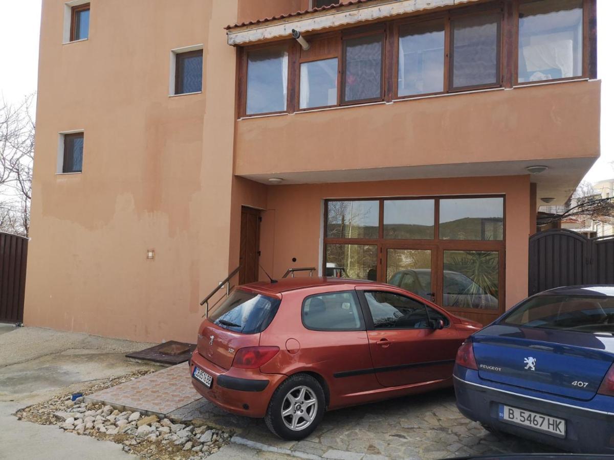 Alfa Guest Rooms With Parking Varna Buitenkant foto