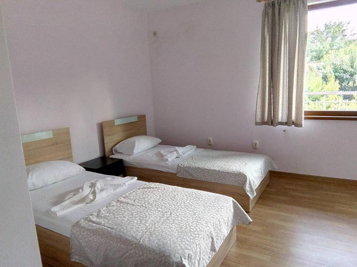 Alfa Guest Rooms With Parking Varna Buitenkant foto
