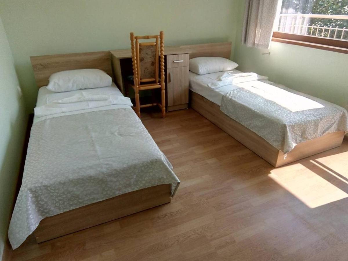 Alfa Guest Rooms With Parking Varna Buitenkant foto