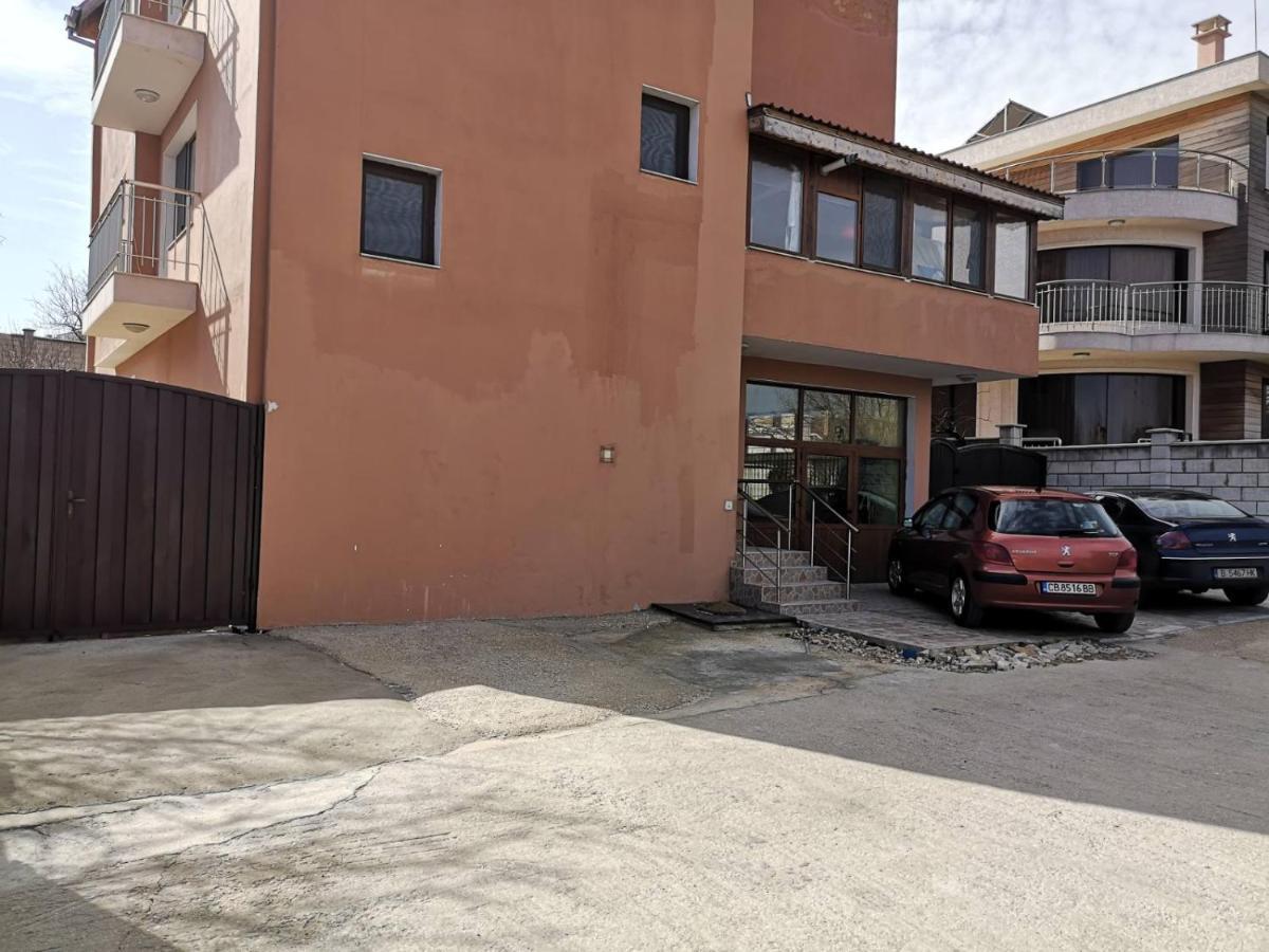 Alfa Guest Rooms With Parking Varna Buitenkant foto